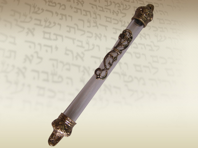נרתיקי מזוזה מזכוכית שקופה ועיטורי כסף