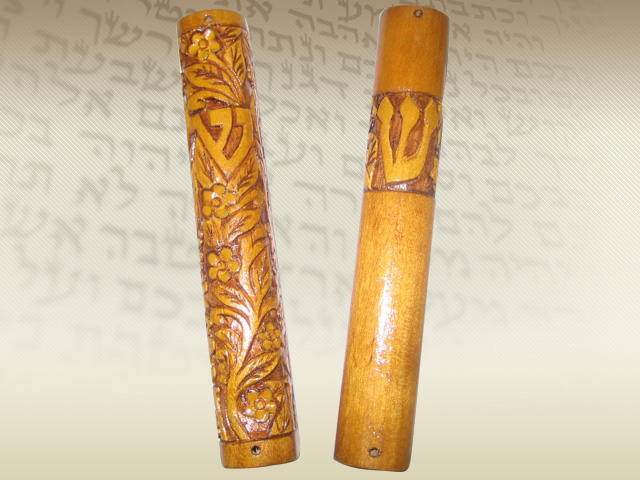 נרתיקי מזוזות מגולפים מעץ