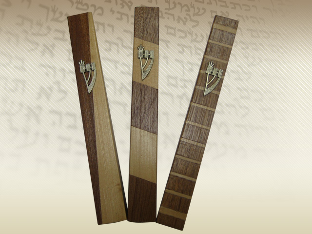 נרתיקי מזוזות מעץ בשילוב כסף