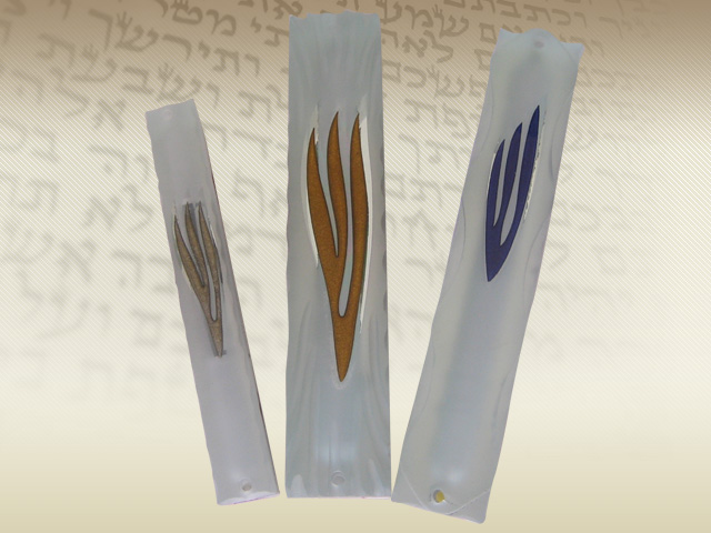 נרתיקים מזכוכית אטומה בשילוב עיטורים